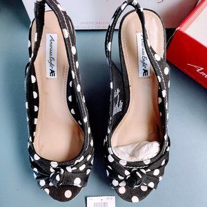 American eagle. Black and white polka dotted Wedge